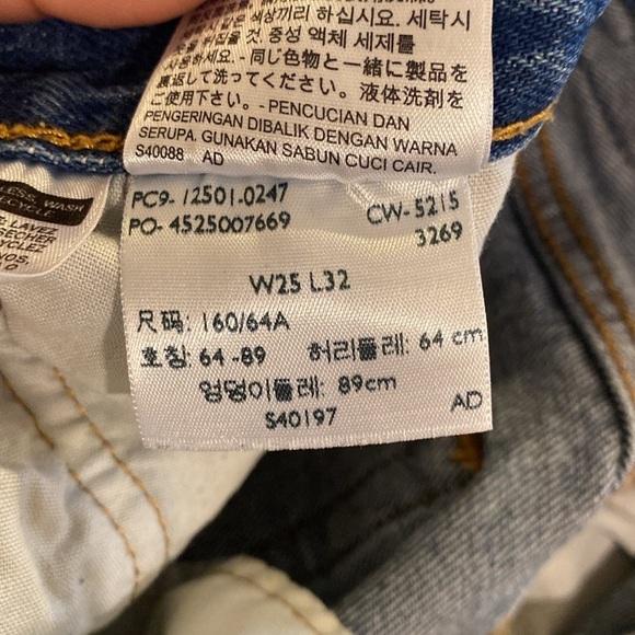 Levi’s 501 Distressed Button Fly Raw Hem Jeans - Picture 8 of 8